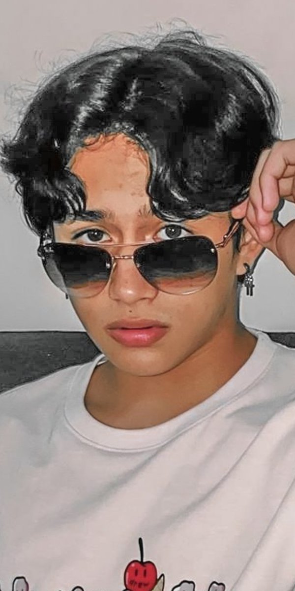 willcatchyy's tweet photo. E ZOOM in ntin!! Our handsome boy yowww!! I love you Tantan 

#FindingTAN https://t.co/uSTQEqVG54