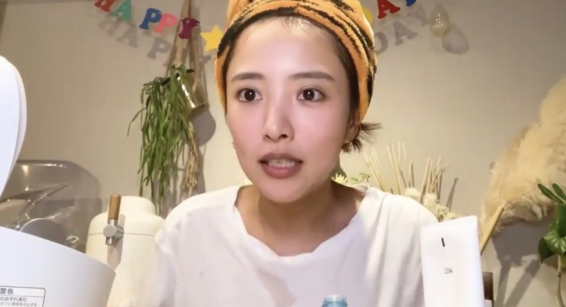 beauty_00000's tweet photo. 夏菜ちゃん肌が綺麗すぎて本当にびっくりした😭
クレンジングがプレディアおすすめしててこれは買わなきゃ〜💪💓
それにしても毛穴あるんか？くらいツヤツヤ。。 https://t.co/K2ocbZPJkc