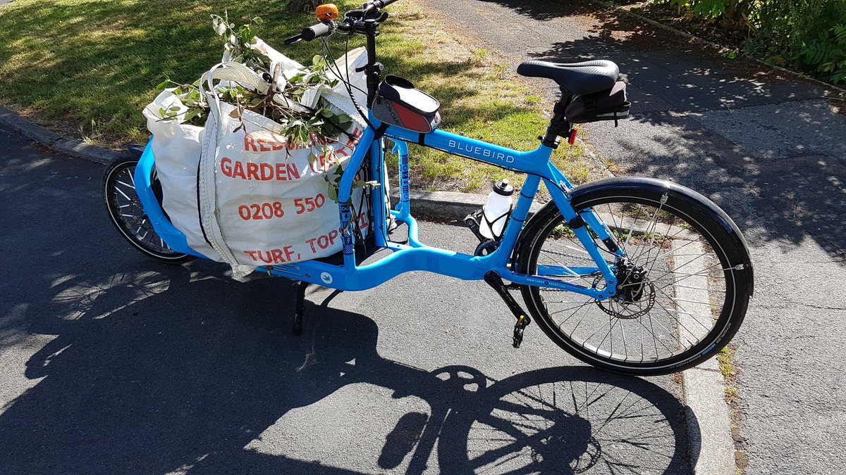 Cargobike activities. 3 x trips - 3 large 1 standard bag (= 2 car trips) to #chigwellrecyclecentre avoided 20min queue each visit. Saved fuel £s, CO2 NOx &amp; time. Benefits 581cal, health &amp; wellbeing. @AndreaLearned <a href="/LdnGreenCycles/">London Green Cycles</a>  <a href="/ActiveTravelCre/">🚶🏻‍♂️ACTive Crewe Travel</a> <a href="/RedbridgeCycli1/">Redbridge Cycling Campaign</a> <a href="/RedbridgeLive/">Redbridge Council</a>