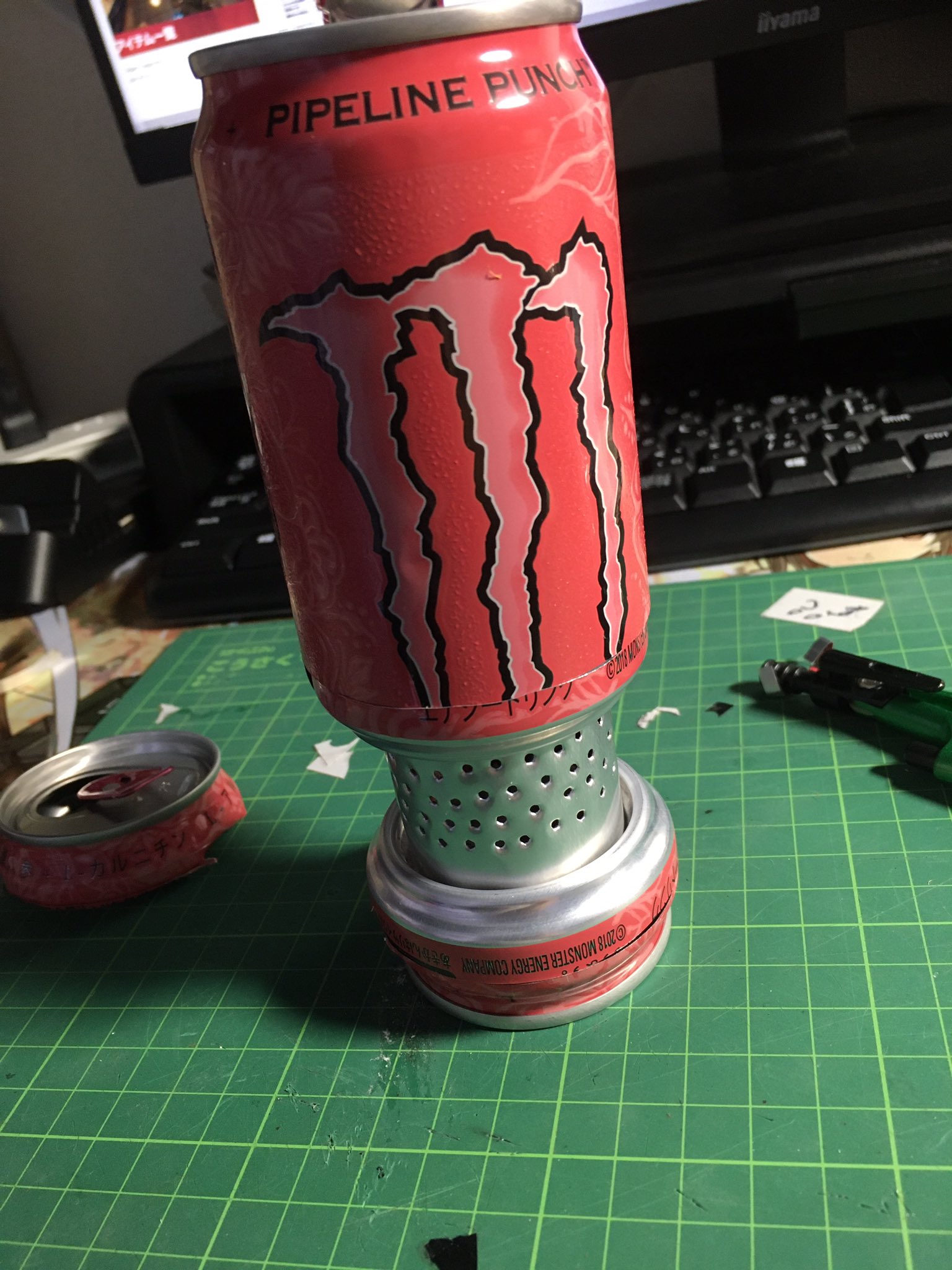 shun1100 na platformě X: „徹夜のしすぎでモンスターの缶が余っ