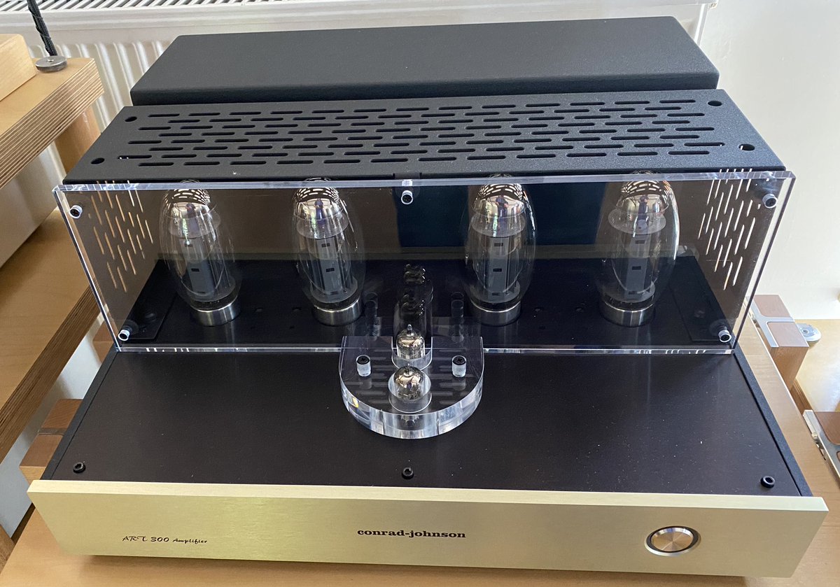 Midlandaudiox's tweet photo. A very rare opportunity for someone with deep pockets and taste @midlandaudiox #belbroughton #worcestershire we have a 2019 pair of @conradjohnsonart #ART300 valve mono amplifiers RRP £41999
Sell at an unbelievable £22999 serious amplifier for a serious audiophile @hifiplusmag https://t.co/nKcZKf0y8n