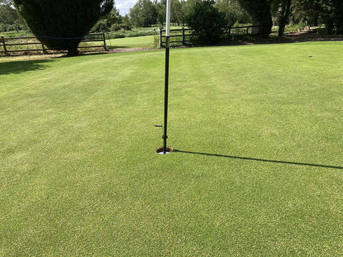 ParcGolfClub's tweet image. Members loving the new ball lifters today supplied by @Asbrigolf a big thank you for your professional service as always @ErylAsbri and @PaulChucky38