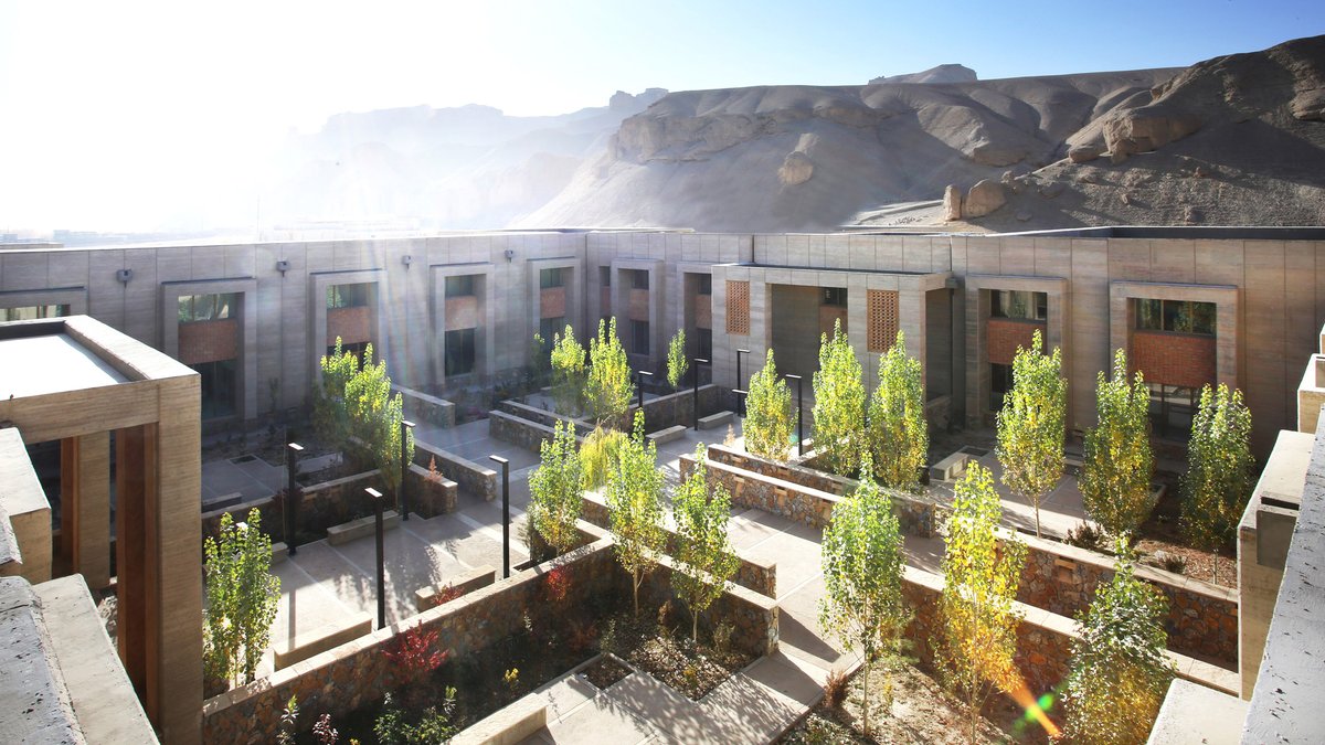  #Bamyan Provincial Hospital was built following  #traditional  #CentralAsian architecture. This is the courtyard ( #Persian "sarai"), one of the most classic spaces in any  #traditional home.