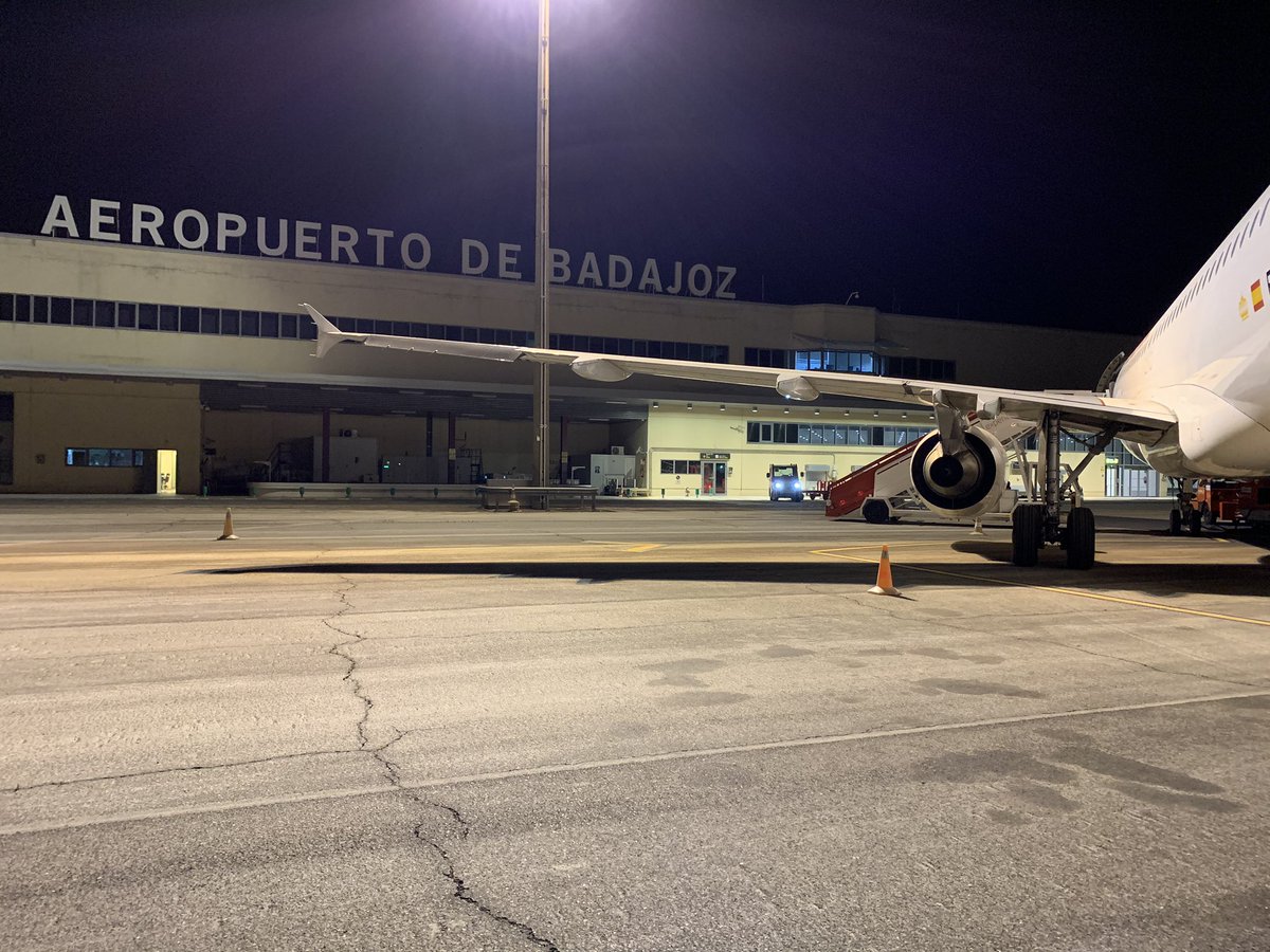 Anoche dejamos al <a href="/EXT_UD/">Extremadura UD</a> de vuelta en casa, con adelanto sobre el horario previsto y luego volamos de vuelta a Madrid. ALC-BJZ.