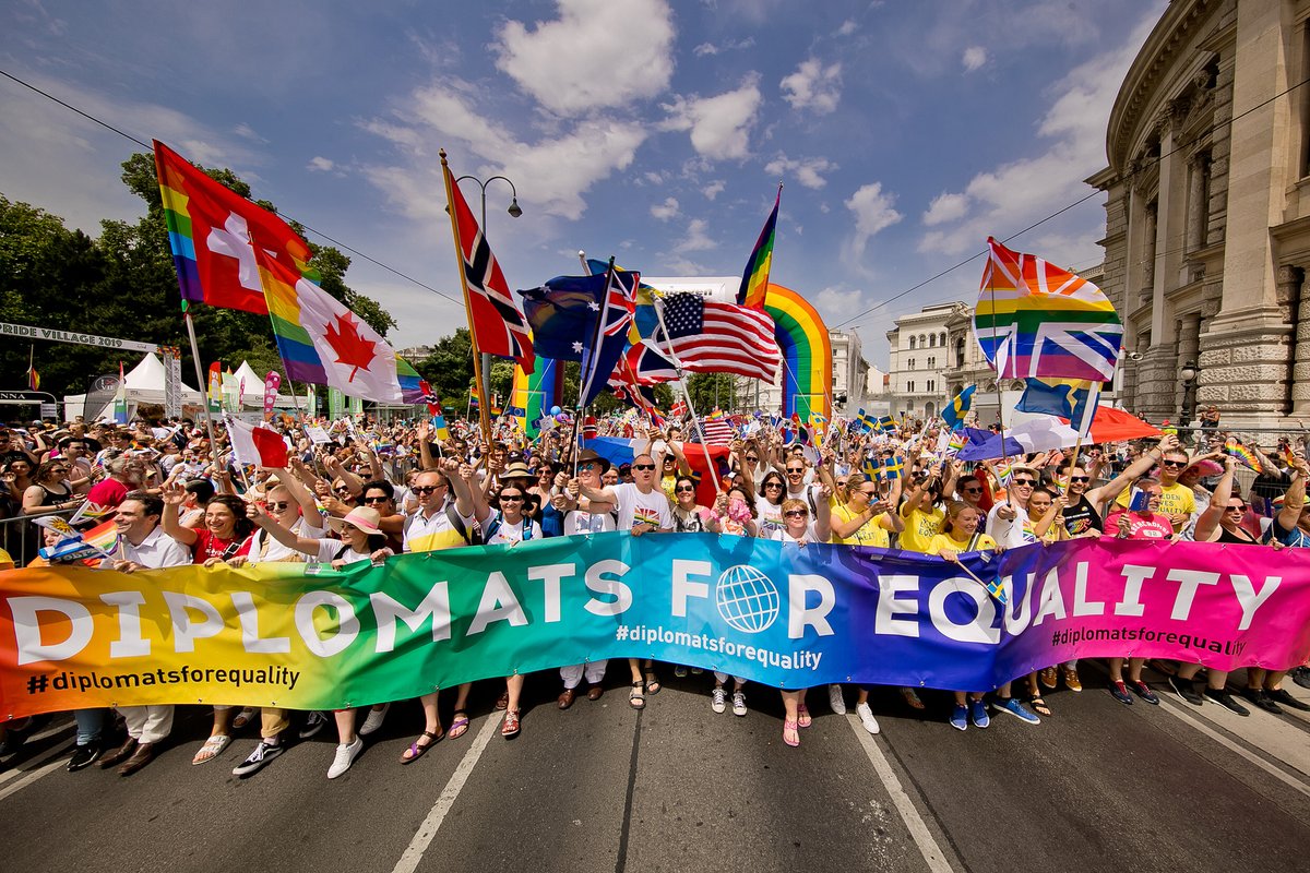 Kanada in Österreich (@kanoesterreich) on Twitter photo 🌈Du bist traurig, weil die Wiener #Regenbogenparade heuer nicht in gewohnter bunter Ausgelassenheit stattfinden kann? Wir auch...
(1/2)
📷Harald Klemm
<a href="/ViennaPride/">Vienna Pride</a> <a href="/dipforequality/">Diplomats for Equality</a> 🌈Du bist traurig, weil die Wiener #Regenbogenparade heuer nicht in gewohnter bunter Ausgelassenheit stattfinden kann? Wir auch...
(1/2)
📷Harald Klemm
<a href="/ViennaPride/">Vienna Pride</a> <a href="/dipforequality/">Diplomats for Equality</a>
