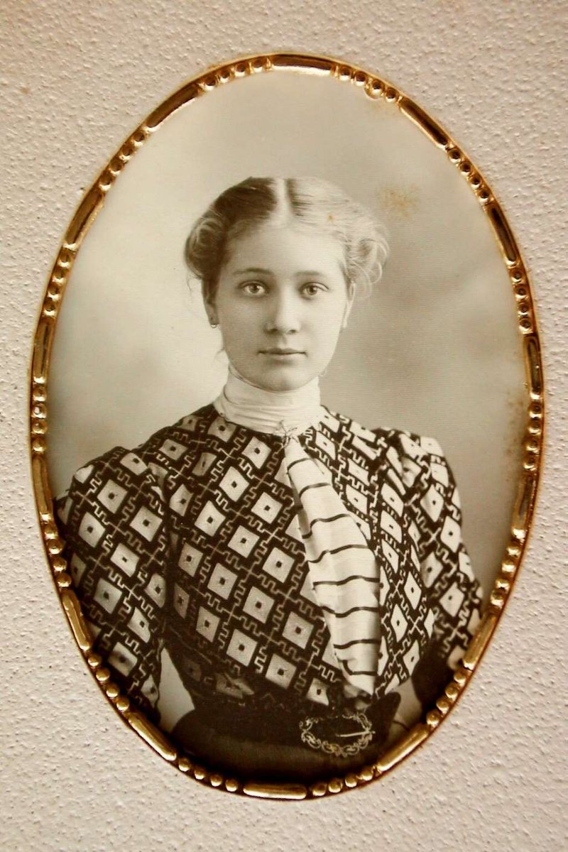 An 1898 portrait of the  wondrous Ima Hogg, daughter of Governor Jim Hogg and society leader, philanthropist, patron and collector of the arts. Ima was 16 years old when this was taken. Courtesy the Houston Museum of Fine Arts.

@MFAH #bayoubend