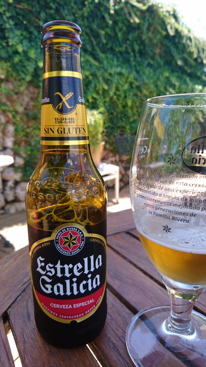 esmolico's tweet photo. Cervecita #singluten #glutenfree @estrellagalicia a mediodía al sol primaveral #terrazaalsol @esmolico #sencelles #mallorca #partfonana @viajarsingluten https://t.co/c6y4UdC2mr