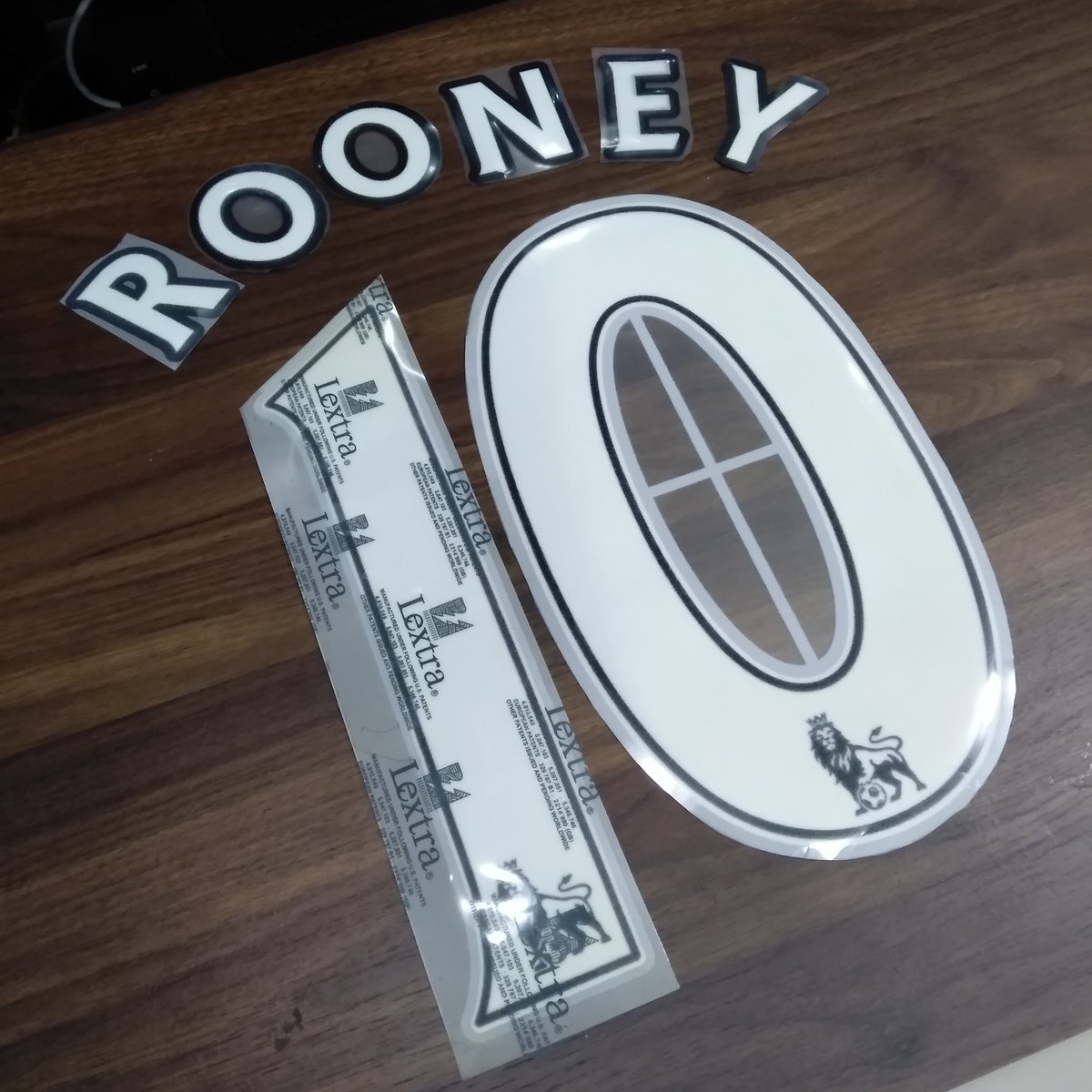 #nameset4sale

BPL 07/13
Velvet Remake HK Player Size
120.000 / set (nama & nomor)