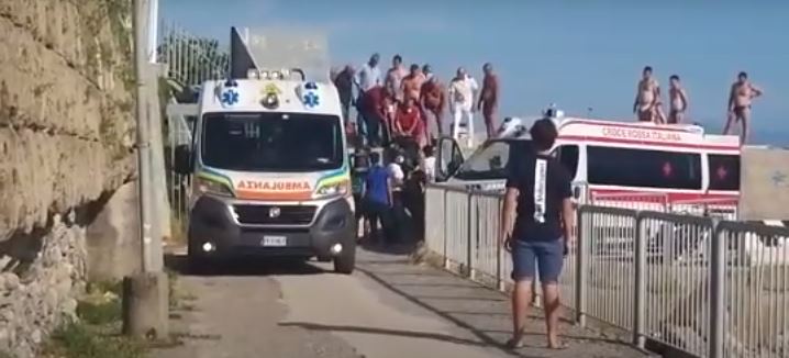 anteprima24's tweet image. ** Molo Manfredi, #Sbatte #Testa sugli #Scogli: difficile recupero, poi corsa i ospedale (VIDEO) ** anteprima24.it/benevento/manf…
#CroceRossa #Misericordia #MoloManfredi #Uomo #Benevento #CronacaBenevento #PrimoPianoBenevento #anteprima24
