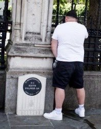 policecommander's tweet photo. A distressingly perfect metaphor for the mindless madness of the times...

Dishonouring the memory of an extraordinary man who gave his life defending this country from hatred.

Photo via ⁦@MetroUK https://t.co/QBKB6BgxQU