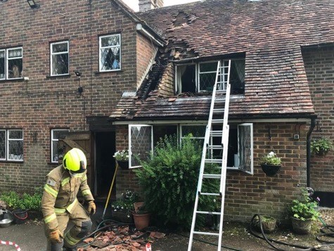 WestSussexFire's tweet photo. We were called to a house fire in Coneyhurst Road, #Billingshurst this afternoon. Crews from @station49fire, #Horsham, @p_green_stn55 &amp; @45Petworth were in attendance as well as an aerial ladder platform, a water carrier and the Command Support Unit from @WSFRSHHeath. https://t.co/FW75BzKQBI