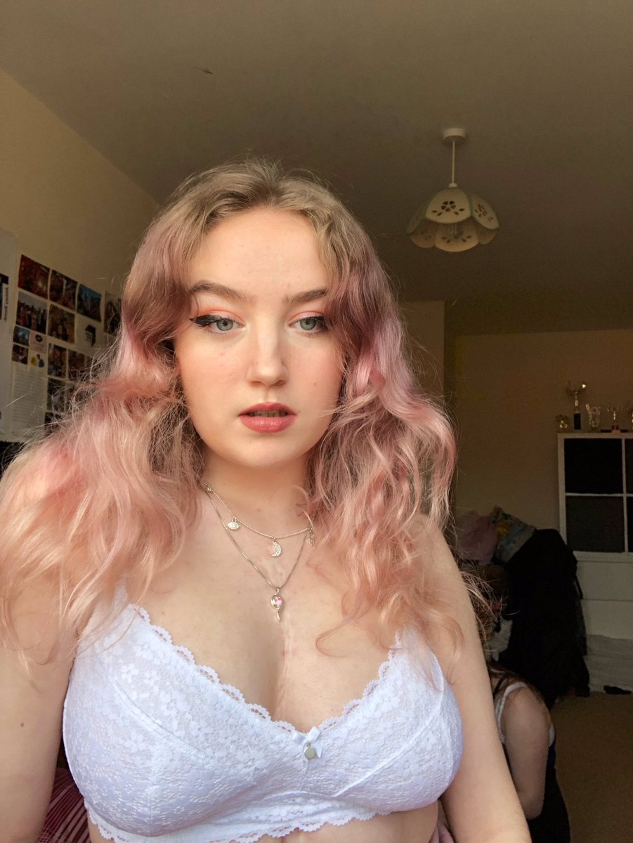 bloomheadon's tweet photo. alexa play 18 by one direction 🦋 https://t.co/MXWG027VaA