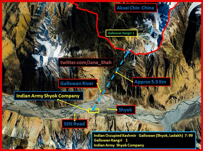 Jana_Shah's tweet photo. #IOK #Kashmir Galwan(Shyok,#Ladakh)
Galwan Kangri1:
Hardly 4-5Kms from disputed LAC the #Indian bridge in progress across #Shyok #GalwanValley &amp;
#IndianArmy Shyok Company are in range of #ChineseArmy. 
 Sitting ducks
@ashoswai
 @zlj517
@SpokespersonCHN 
@ndtv
#IndiaChinaStandOff https://t.co/b6rlbKc3Wc