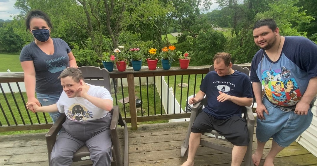 We've been taking advantage of all these beautiful days to plant flowers! 💐

Jared, Zhenya, Eddie and DSP Becca are proud of their work, and we can see why!

Thanks DSP Nicole for the pic!