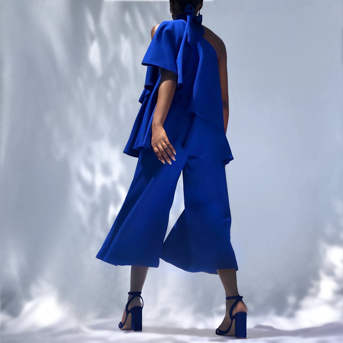 shop_inkha's tweet photo. PEARL
This fifth look speaks for itself! A tie-neck blouse with flare layering and culottes set.
Price - NGN15,500.00
DM or Call to order!
#inkha #shopinkha #fashion #madeinnigeria #buynigerian #supportsmallbusiness https://t.co/BmlA3wOjdB