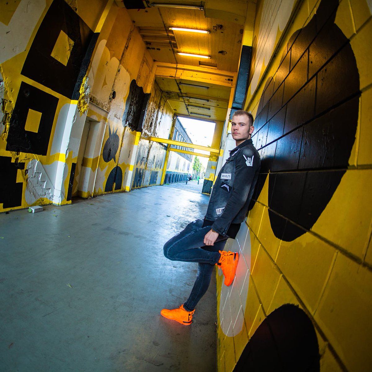 What if I told you, that I have 3 new tracks, a bootleg and an edit of one of my songs to play in the @soundofhardstyle livestream tonight?

Let's get it! Tune in at 18:30 to hear those new tracks 🔥

m.twitch.tv/studioshelter