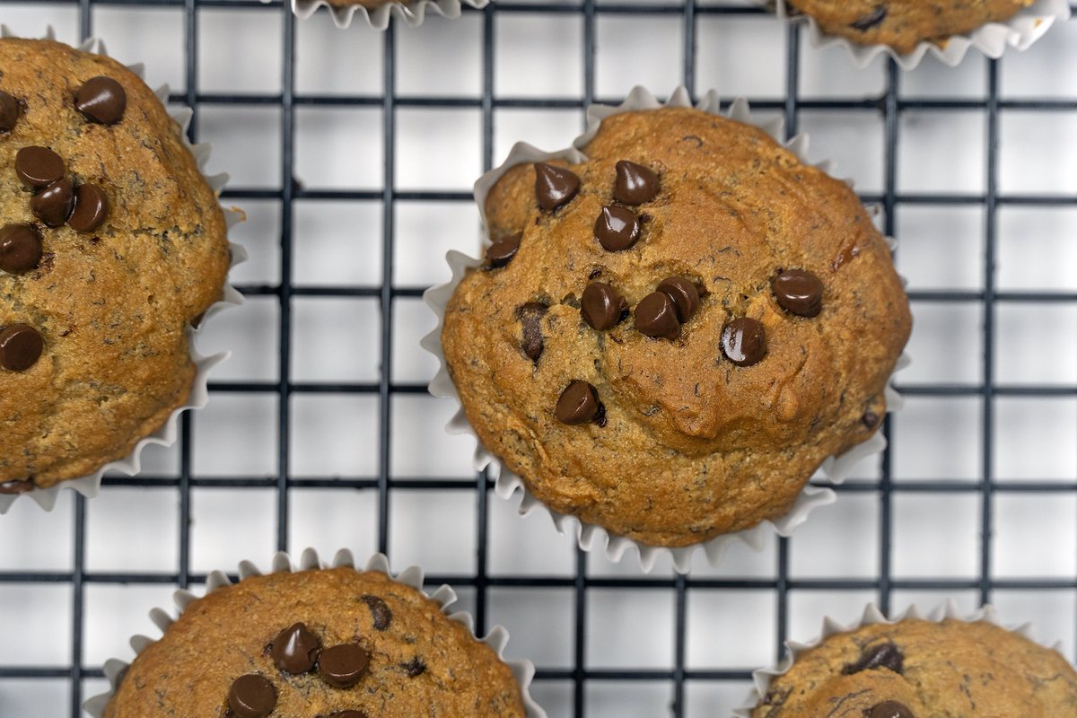 Super easy and HEALTHY chocolate chip banana muffins 🥰 video now on my channel!
youtu.be/9ewAdIBPkrI
#veganfood #vegansweets #plantbasedrecipe #healthyfood #healthysweets #vegan #plantbased #glutenfree #oilfreebaking #healthyrecipes #oilfreefood #healthy