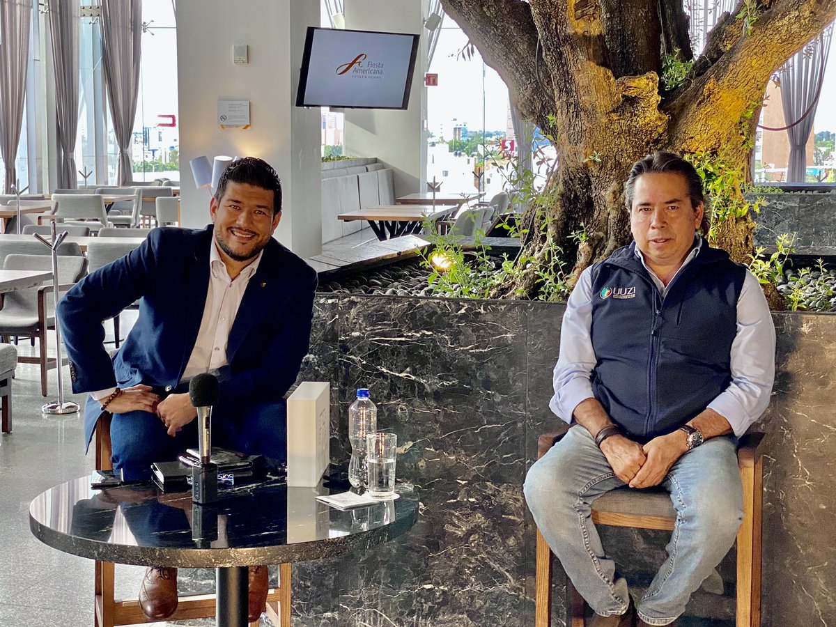 juanbranca's tweet photo. Agradezco el Foro de La Voz @Planoinforma done pudimos hablar de estrategias de @canacoslp para hacerle frente a esta pandemia. Con el compromiso de mis amigos Presidentes de los organismos empresariales vamos a lograr la recuperación. #SLP #ConsumeLocal #VisitaSanLuis https://t.co/WtJ9RmFYFq