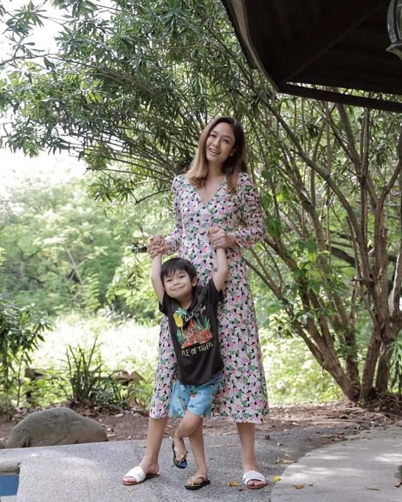 hmphilippines's tweet photo. “It makes me feel safe and secure knowing my son and I are wearing clothes that are sustainable & environment-conscious.”
Here's @kellymisa and son Tristan in our #HMConscious and Emma Jayne x H&M collections–with styles made from sustainably sourced materials! In stores now! https://t.co/y93M7FgT2n
