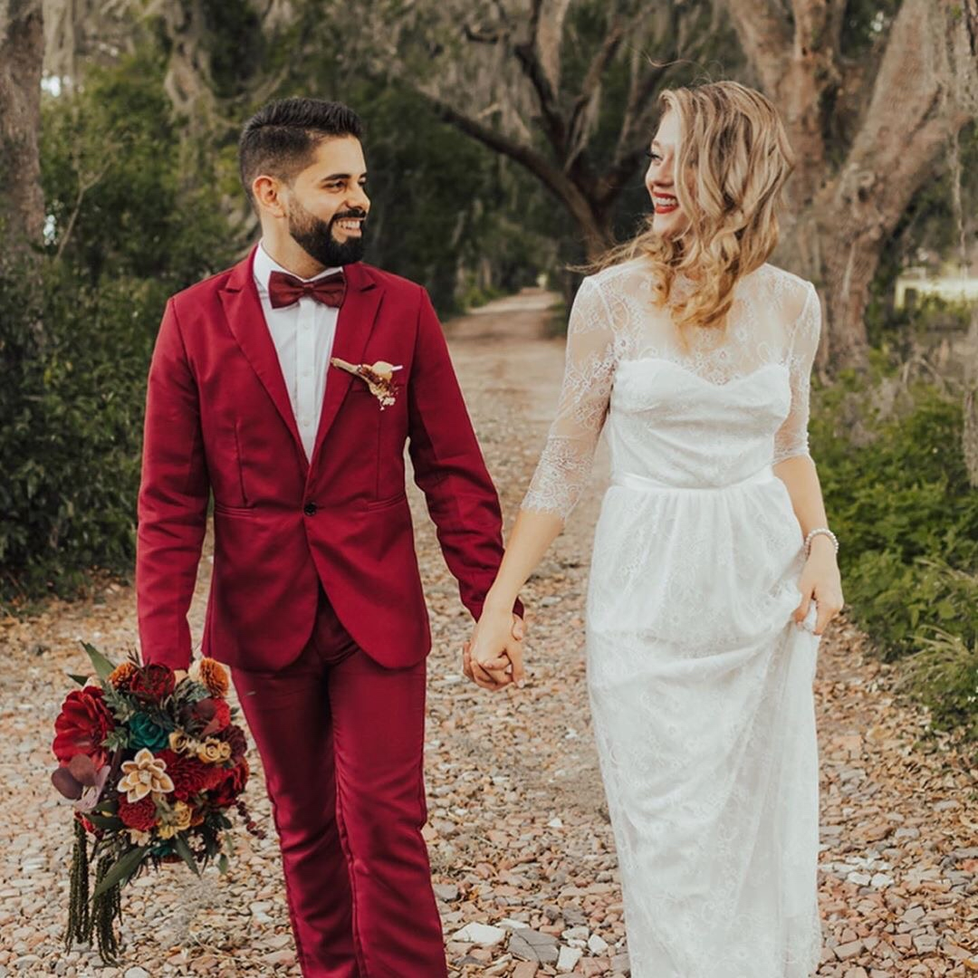 BridalFantasy's tweet photo. Walking into the weekend like ✨

Planner: @terrieimages 

#bridalfantasy #bridalfantasymagazine #bfbride #yegbride #yycbride #bfyyc #bfyeg #yycwedding #yegwedding #calgarybride #edmontonbride #albertabride #bride #wedding #weddinginspo #weddingplanning https://t.co/U73STaOb8c