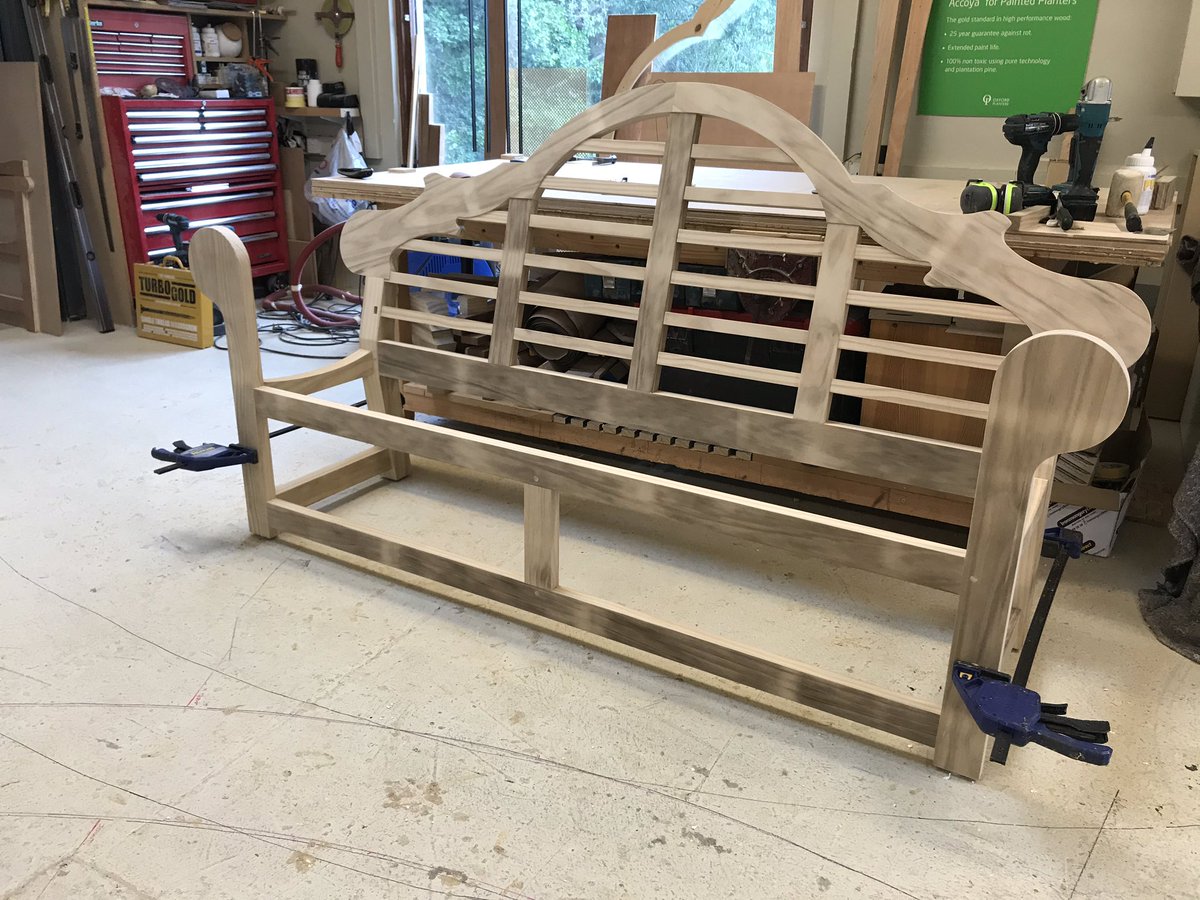 #Lutyens Bench is taking shape - almost ready for 🎨
#thegotocompanyforbespoke —