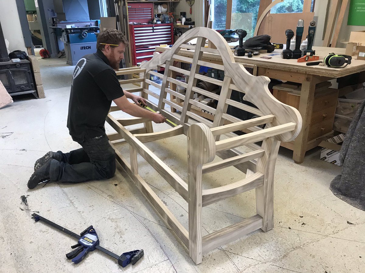 Oxfordplanters's tweet photo. #Lutyens Bench is taking shape - almost ready for 🎨
#thegotocompanyforbespoke — https://t.co/cVsu5XzaSI