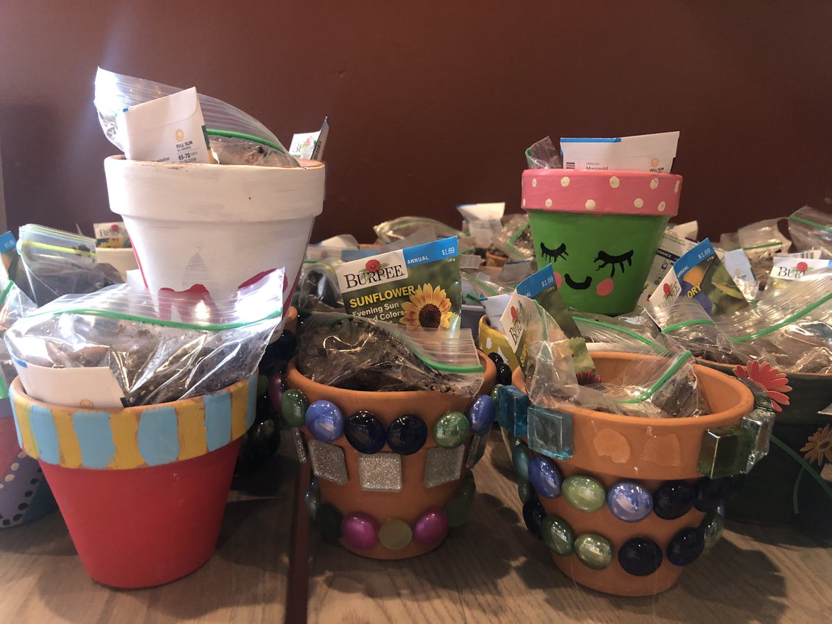 SaLT_Service's tweet photo. We are stronger together. Thank you @lwyatt30 for supporting our weekly theme “spring into summer”. This week our families will receive decorated potting plants along with their food donations! @idafiore @Rotary #servicefromhome @BlessinBackpack #saltservingsafely https://t.co/JbkSAXekMz