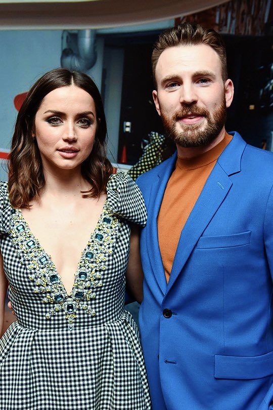 Happy birthday to Ana de Armas KNIVES OUT co-star, Chris Evans. 