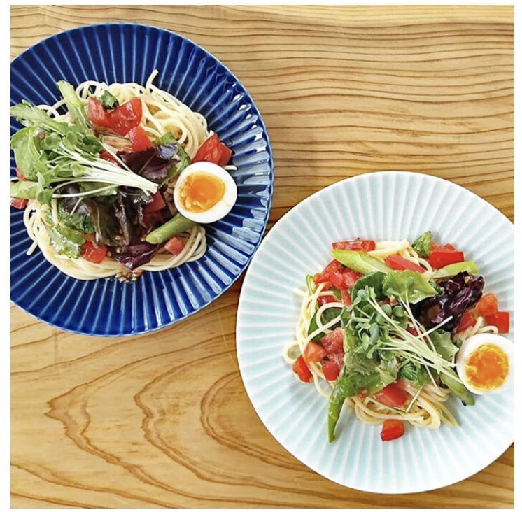 25.一龍陶苑のしのぎシリーズシンプルで使いやすく和洋食はもちろんカレーパスタなんでもいける。もちろん食洗機電子レンジもOKで使い勝手抜群。しかも安い。色も豊富で私は4色を料理に合わせて使ってます。形やサイズも色々あってかわいい。リンクが切れてしまってたので再掲 https://a.r10.to/hIIPfJ&nbsp;