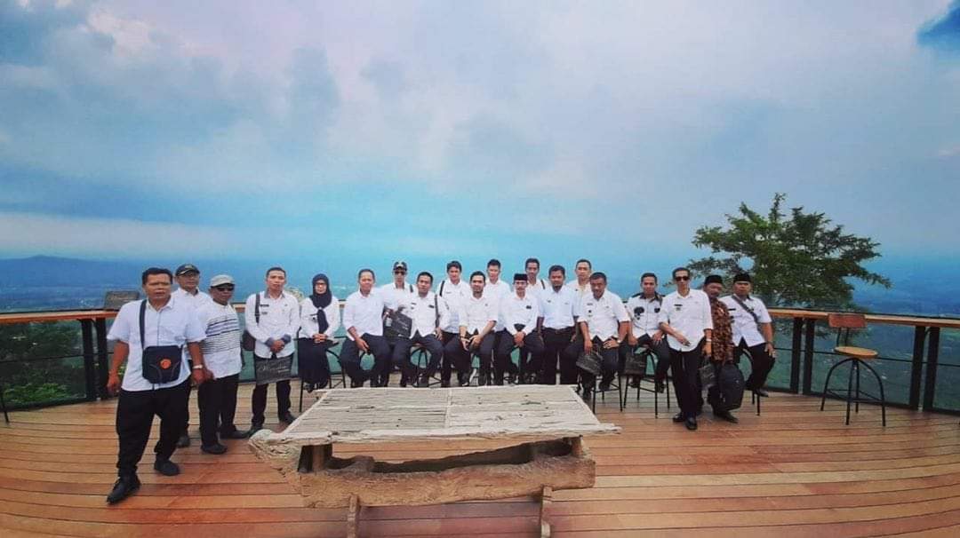 Terimakasih Indonesia, aku pernah sebegitu 
bahagianya bersama anak sebangsamu. Kalian adalah narasi indah tuhan tentang eksistensi kekuasaan dan kuasanya. Selalu berintropeksi, agar lebih bijak menjalani jalan pengabdian.

#SAY