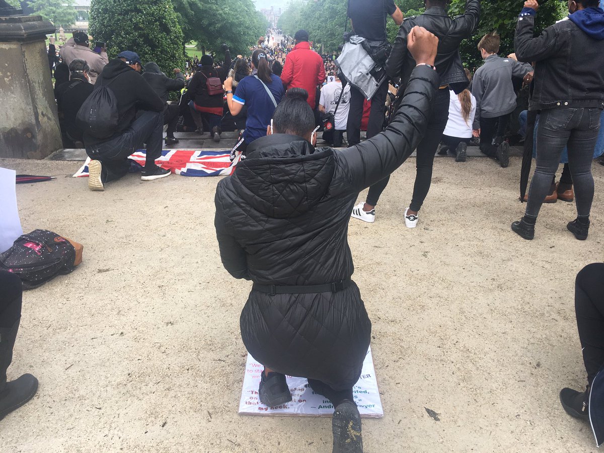 MrRSutcliffe's tweet photo. A complete hush descends over the park as demonstrators remember George Floyd’s brutal death at the hands of a Minneapolis police officer https://t.co/au2j2Mnlp7