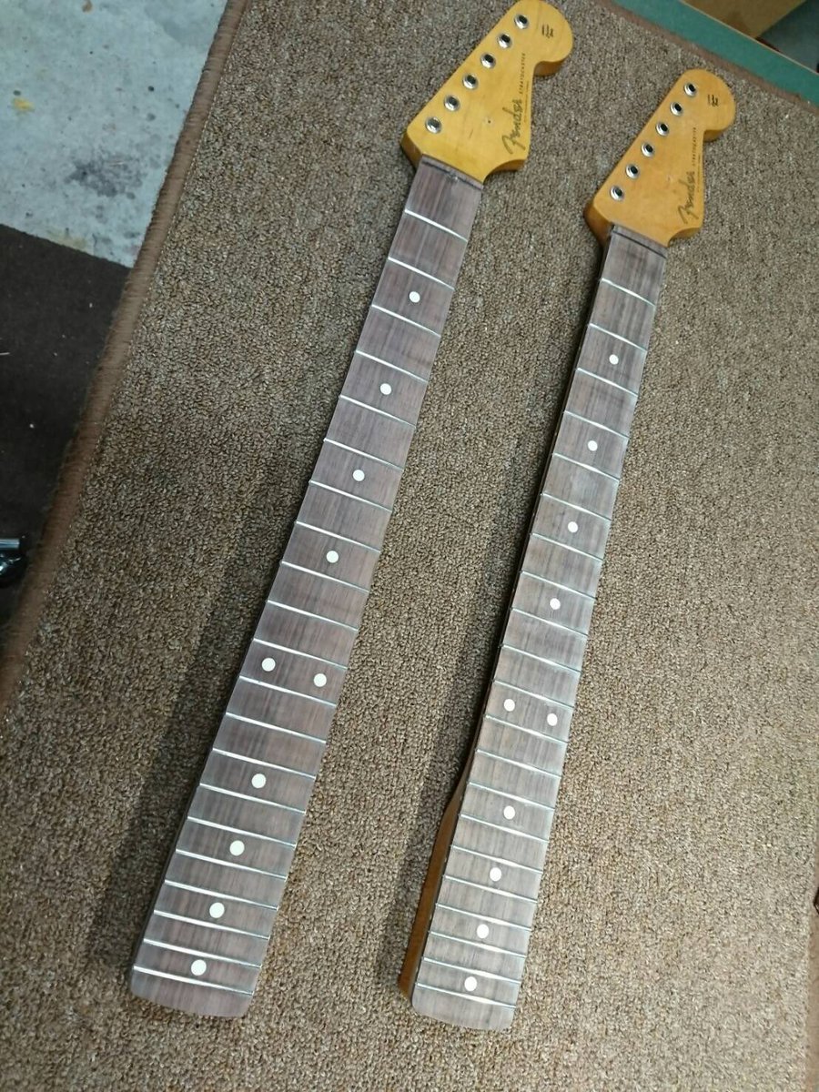 Addictone Llc 実は前からネックのリフィニッュはやりたかったんですよね 今まではモディファイの時のネック裏はサテン処理にしてたんですけど ジョイント部分だけ剥がしたり色々やってるうちにポリ塗装のは絶対全部剥がしてラッカー にした方が良いのは