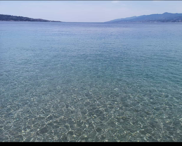paolamont4's tweet photo. #strettodiMessina  #acquaazzurraacquachiara 😊 https://t.co/CNtP1hoCN0