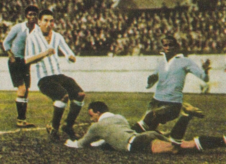 Antonio Ubilla on X: 13 junio 1928, estadio Olímpico, Amsterdam, final fútbol  Juegos Olímpicos, Uruguay 2 (Roberto Figueroa, Héctor Scarone) Argentina 1  (Luis Monti)  / X