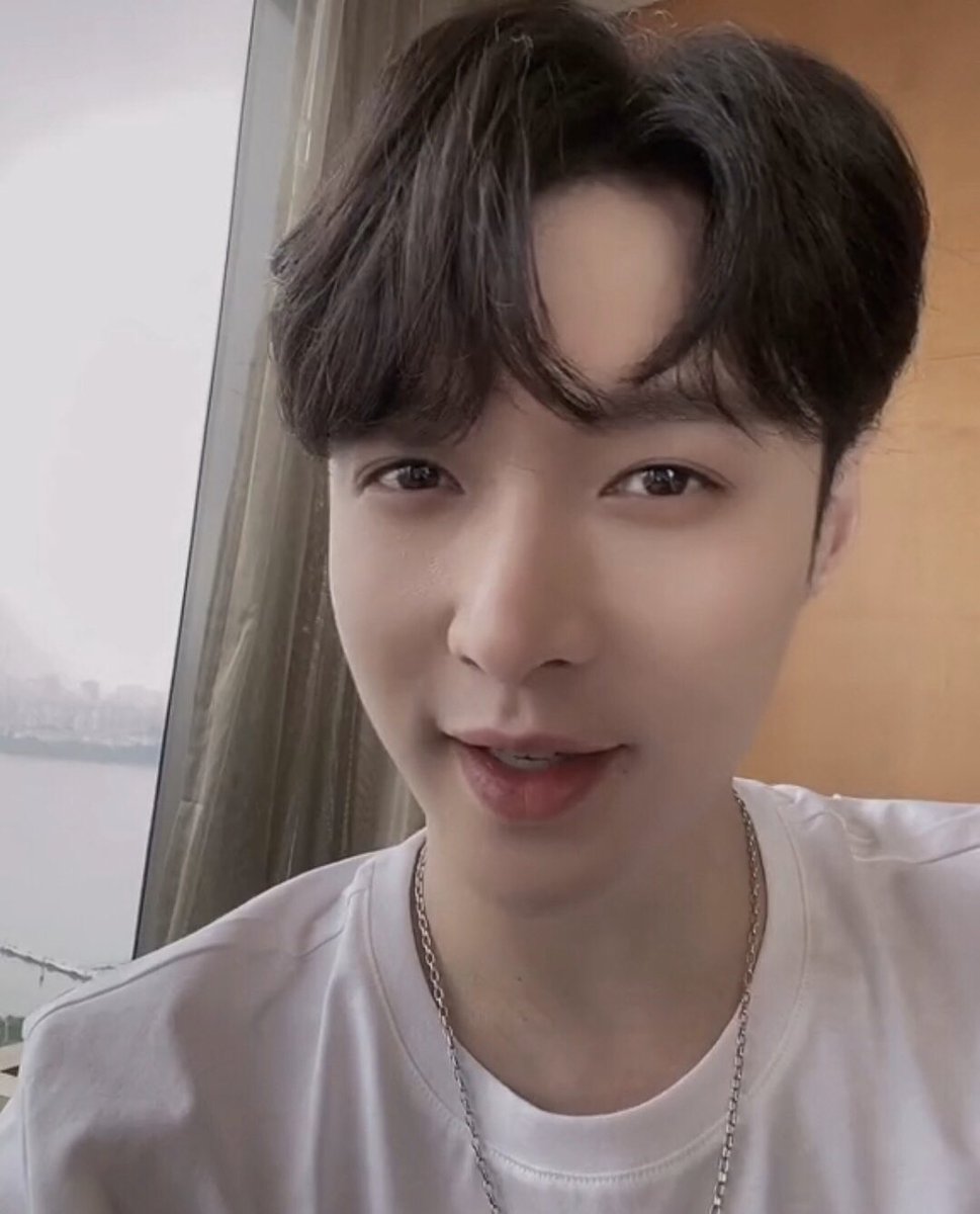 FatmaGabr15's tweet photo. How cute🥺💜💜 https://t.co/WbWQC3yiDH