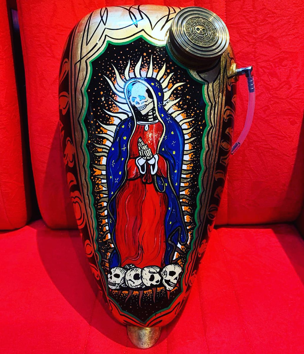 PinstripingNeil's tweet photo. Gastank Goldleafing and Custompainting.

Dios no nos perdona https://t.co/JbNLi5fACI