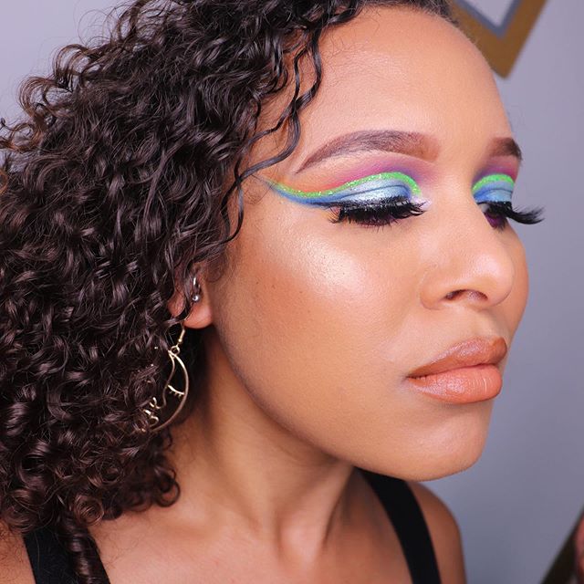 PaintGlow's tweet photo. ✨𝓔𝔂𝓮 𝓶𝓪𝓴𝓮𝓾𝓹 𝓰𝓸𝓪𝓵𝓼! ✨
..
@shellyfmakeup has created this stunning eye look, using our glitter fix gel 🔥
..
You can shop our products through the link on our Instagram page! 💃
..
#Eyemakeup #Beauty #Fixgel #Glittermakeup #Everydaymakeup https://t.co/yxoZsY5DKK