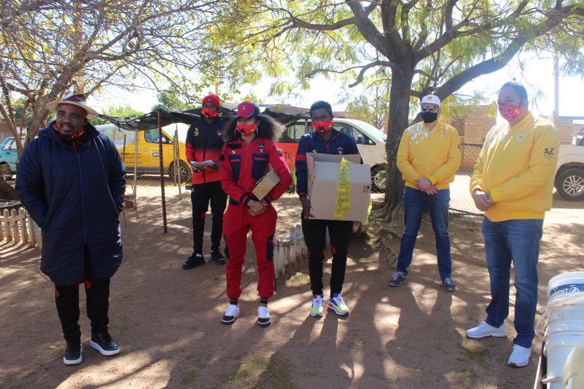 TSGALAXYFC's tweet photo. π΄ TSG x MTN π‘
#Siyadumuza #TheRockets #TSGCares #MTN21DaysOfCare https://t.co/F2yjazz888
