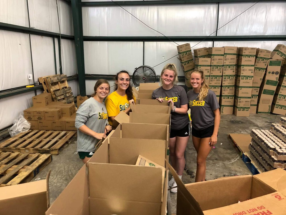 LionUpSoccer's tweet photo. Our lady lions are doing their part for #soccerunitedagainsthunger all around the world with donations and volunteering locally!
#lionup https://t.co/ZPnHvmATzt
