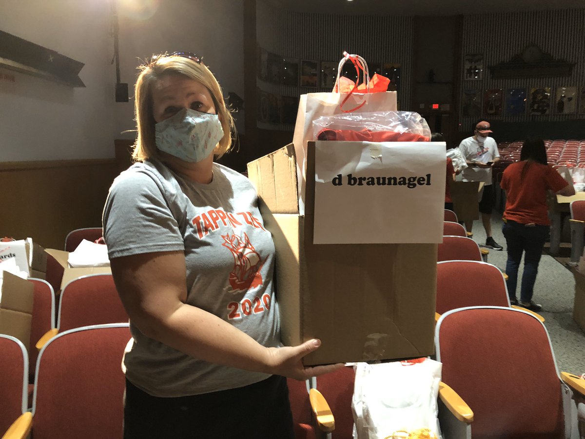 southorangetown's tweet photo. Nearly 60 @Tappan_Zee_HS teacher and counselor volunteers are home-delivering caps, gowns and goody bags from TZHS PTSA Project Graduation to seniors this morning! Check the TZHS Instagram feed throughout the day for photos! #SOCSDengages #WeAreTZ https://t.co/WZh8XrzO0B