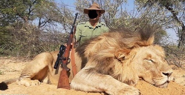 CBTHunting's tweet photo. This BIG BRAVE British Trophy Hunter shot a TAME lion in an ENCLOSURE.

He shot him from a distance of just 8 yards. The lion may have thought he was coming over to feed it 😞 😞 😞 

It’s time to #BANTROPHYHUNTING! Retweet if you agree!!! https://t.co/qmyShU0NdU