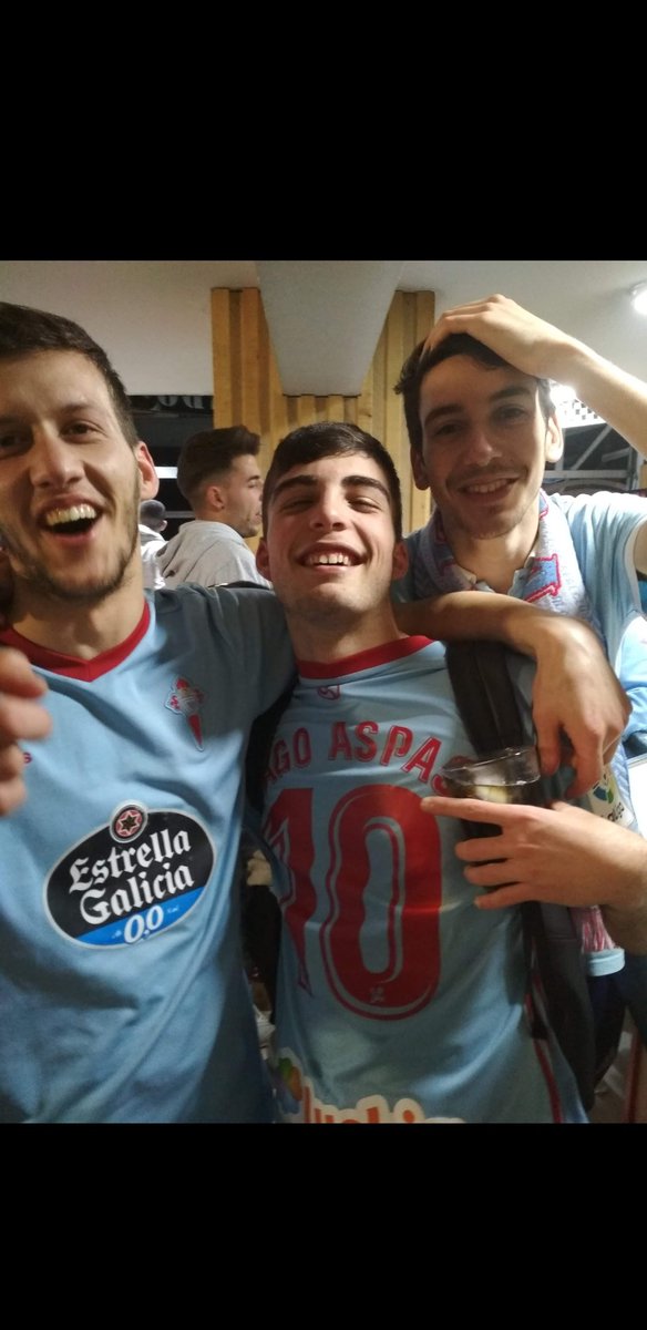 Anxogm's tweet photo. @loisgayoso1 @adriangarcia10_ @RCCelta @aspas10 @DuarteG_1 Aquí más recuerdos...
#AReconquista
#QueGranDía
#APeito https://t.co/UgyHyWlmWp