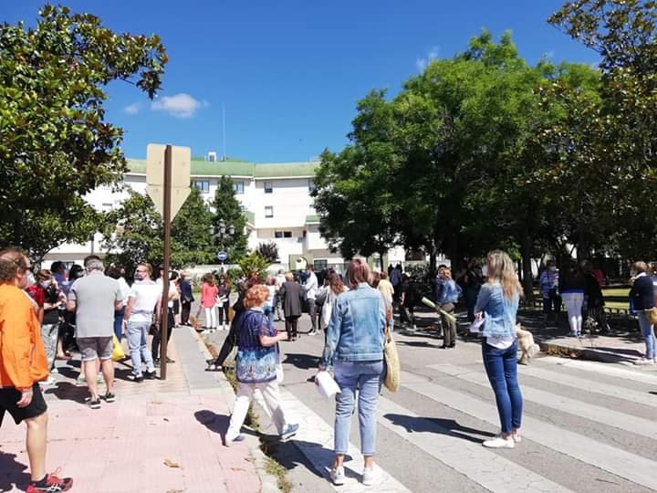 PlataResiAlcor's tweet photo. @MiVdaUnCampoDe1 @Genial_idades @AlkorCombativo @apache_alcorcon @NewsEnsancheSur @agoraalcor @vivir_Ediciones @alcabodelacalle @Noticias_para @RafaAlkorta1 @alcorcon_aldia @alcorconhoy @martaflich @LucasGoikoetxea @JZAraque @neus_cela @EFEnoticias @ana_iriarte @EstherCld @IdiazAyuso @arty1167 @anaterradillos @sosdependencia1 @AlexDe_Large_ @chamorro_555 @HUMANIZER2011 @elenaromero68 @LolaParra15 @MareaResidencia @ComiteF_Vitalia (sigue hilo) Gracias a @agoraalcor @gusutanda y resto de periodistas por reflejar este homenaje para q no quede en el olvido
#NoSoyUnError #NoSoyUnaAnecdota #residenciasabandonadas #resialcor #Alcorcon https://t.co/juobKiHrxh