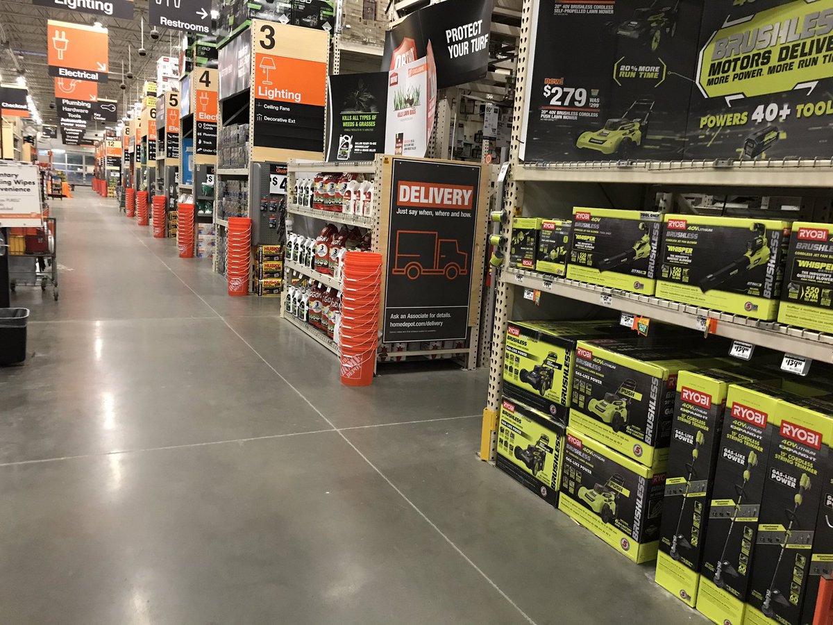 hammertime4705's tweet photo. Closing ASM @baysidekapowski and the freight team did a great job getting the store ready for the weekend! #clearaisles #packeddown #freighteam #greatstart https://t.co/TYuOFZuAlt