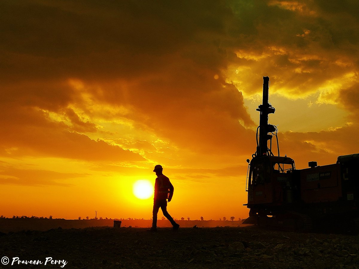 PraveenPerry's tweet photo. PC: @PraveenPerry 📸❤️
Product from: @IndusRockTool 
#indusrocktool #NMPL #IRB400 #photography #PhotoOfTheDay #crazymoment #lovenature #sunrise #crawlermachine #drilling @DrillingEquipRe @miningbridge @miningequipment @MiningMagazine https://t.co/51ZNNVrUBi