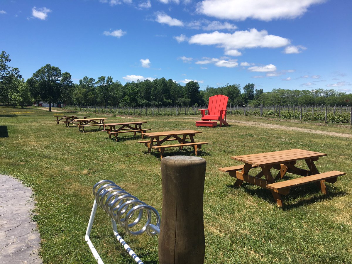 SugarbushWines's tweet photo. Wine tasting with a healthy amount of fresh air and a gorgeous view. #pecwine #pecwines open today till 5. https://t.co/9BEEYvG9aD