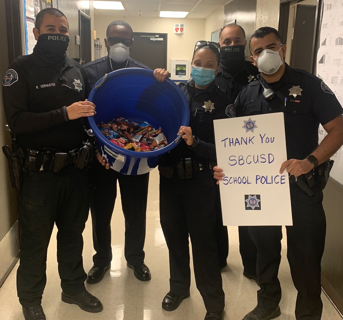 SBCUSDPOLICE's tweet image. Our #DistrictPoliceTeam is grateful to Victoria Morales, Administrator of Paakuma K8, and her staff for the much needed nourishments to keep us going during these difficult times. #SpecialThanks for thinking about us. #OneTeam #OneDistrict #OneMission