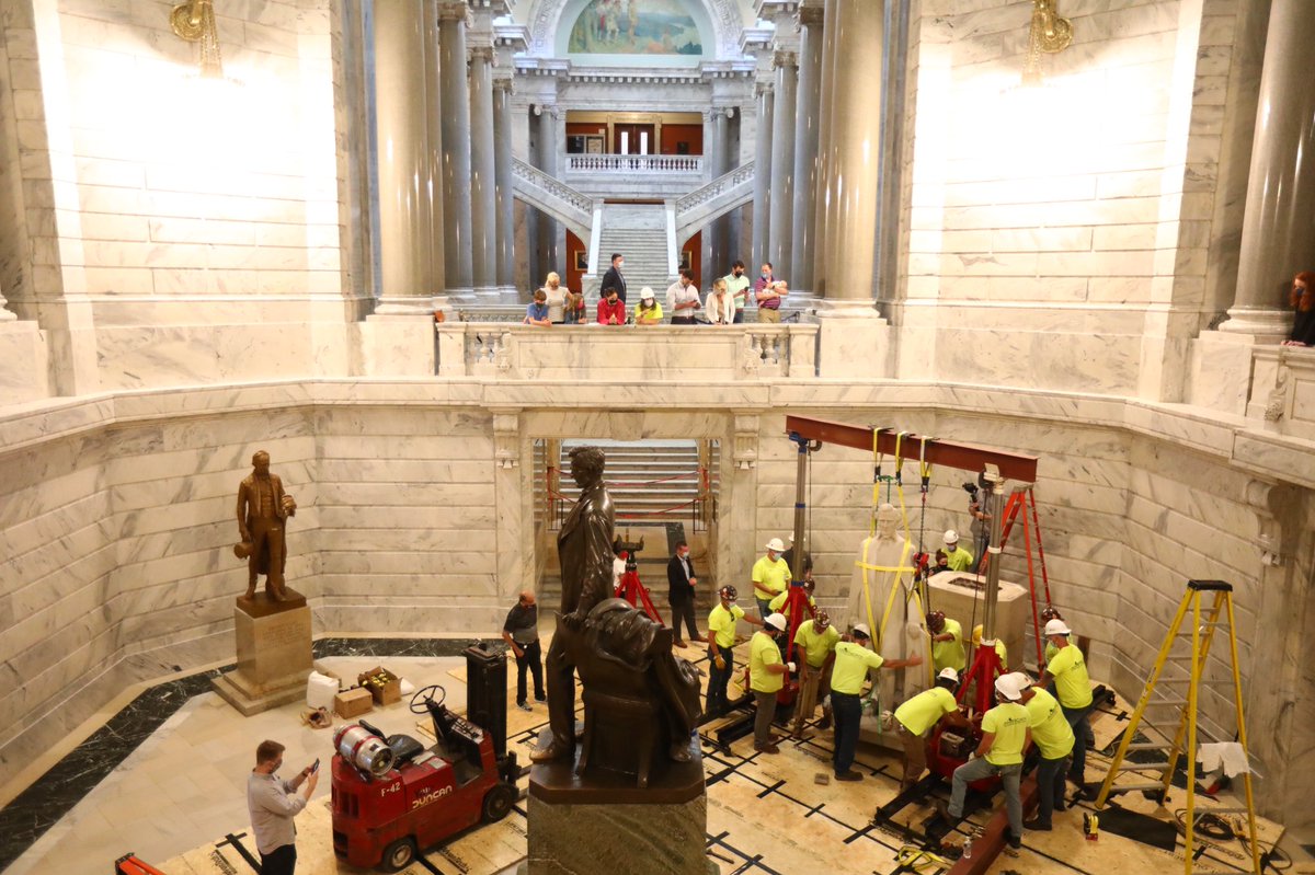 ryanhermens's tweet photo. The Jefferson Davis statue has been removed from its pedestal at the Kentucky state Capitol. @heraldleader https://t.co/nHl7LB8h58