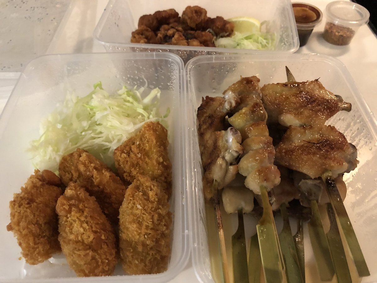 Kaz 今日の持ち帰り ボードキーの焼き鳥屋さん 八咫烏 焼き鳥10本 タコの唐揚げ 牡蠣フライ タコの唐揚げは柔らかくて美味しいし 牡蠣フライもほろ苦旨い そして 焼き鳥も期待通りの美味しさ これで50ドル以下は弱はありがたい シンガポール Kaz 今日の持ち帰り ボードキーの焼き鳥屋さん 八咫烏 焼き鳥10本 タコの唐揚げ 牡蠣フライ タコの唐揚げは柔らかくて美味しいし 牡蠣フライもほろ苦旨い そして 焼き鳥も期待通りの美味しさ これで50ドル以下は弱はありがたい シンガポール
