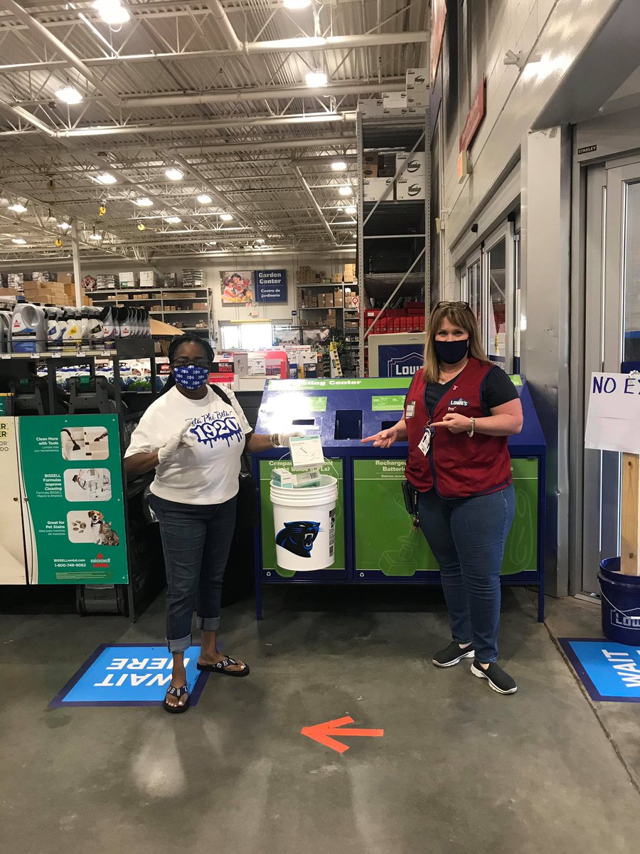 LowesHeather's tweet photo. Proud to work for amazing company @LowesMedia @Lowes that supports our local minority businesses and communities!  Had the pleasure of donating N95 masks today to @CaryZetas and Cynthia! @MarvinREllison @Jennifer484848 https://t.co/v1Tsx424p2